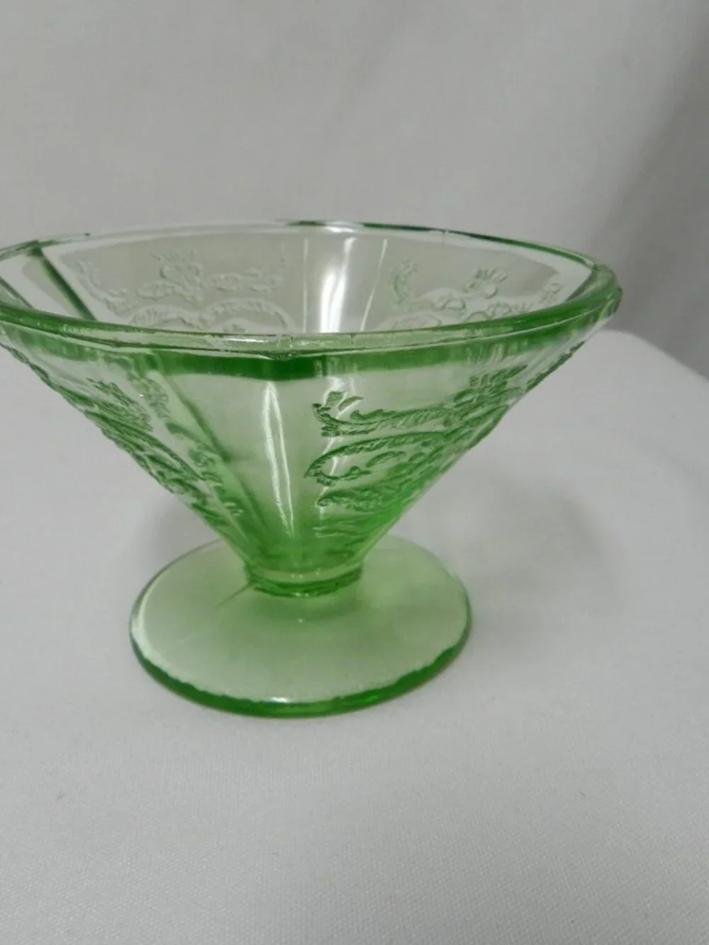 Federal Glass Madrid Vintage Depression Green Cone Shaped Footed bowl Set 4